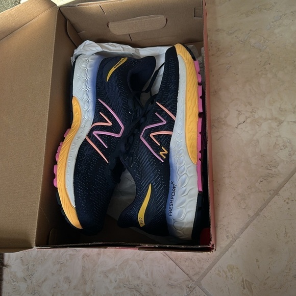 NEW BALANCE NEW sneakers size 9-1/2 - Picture 7 of 9